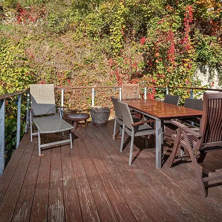 Luxuriöse Sandstein - 320 Qm - 7 Räume Villa