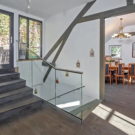 Luxuriöse Sandstein - 320 Qm - 7 Räume Villa