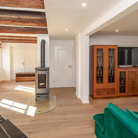 Luxuriöse Sandstein - 320 Qm - 7 Räume Villa