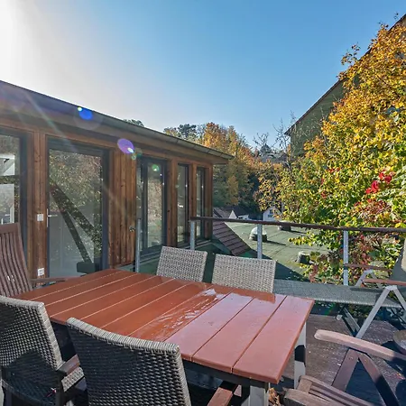 Luxuriöse Sandstein - 320 Qm - 7 Räume