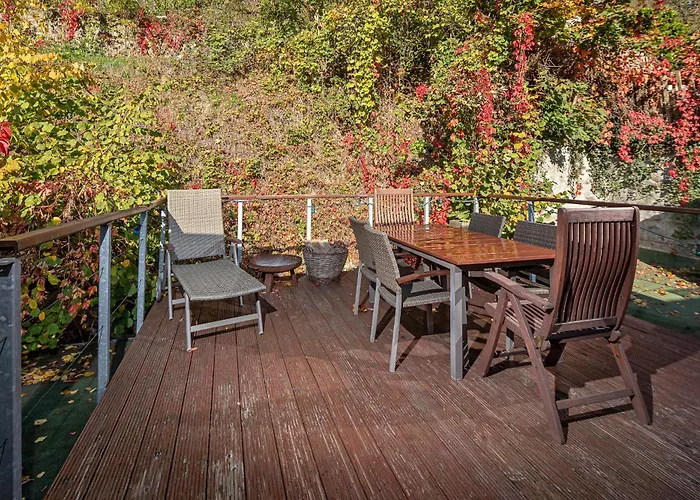 Luxuriöse Sandstein - 320 Qm - 7 Räume Villa