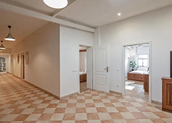 Luxuriöse Sandstein - 320 Qm - 7 Räume Dresde