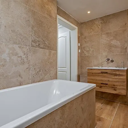 Luxurioese Sandstein - 320 Qm - 7 Raeume Villa Dresden