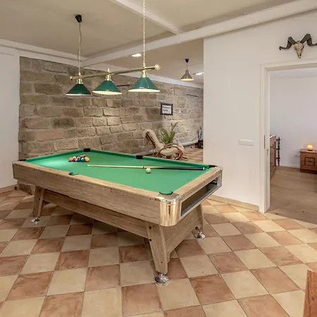 Villa Luxurioese Sandstein - 320 Qm - 7 Raeume