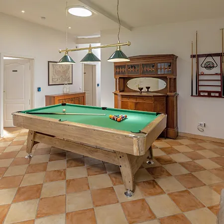 Villa Luxurioese Sandstein - 320 Qm - 7 Raeume