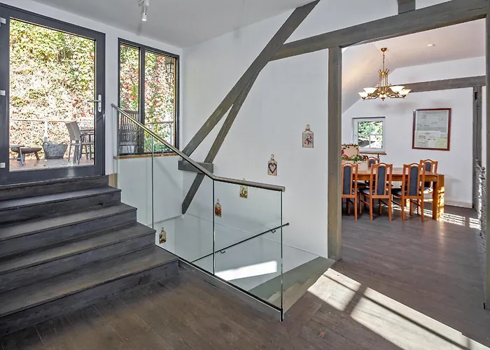 Luxuriöse Sandstein - 320 Qm - 7 Räume Villa