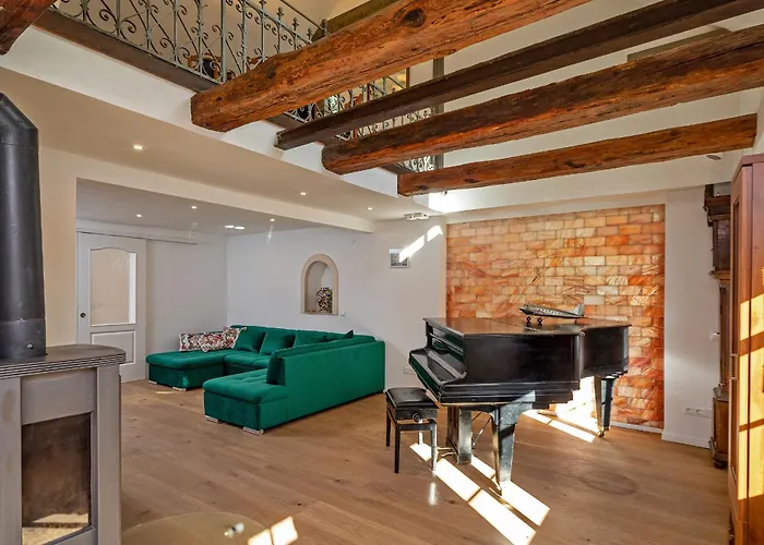 Villa Luxuriöse Sandstein - 320 Qm - 7 Räume *