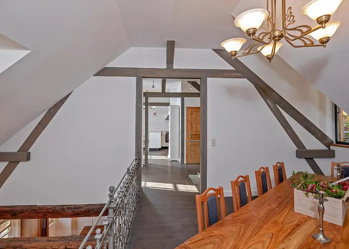 Luxuriöse Sandstein - 320 Qm - 7 Räume *