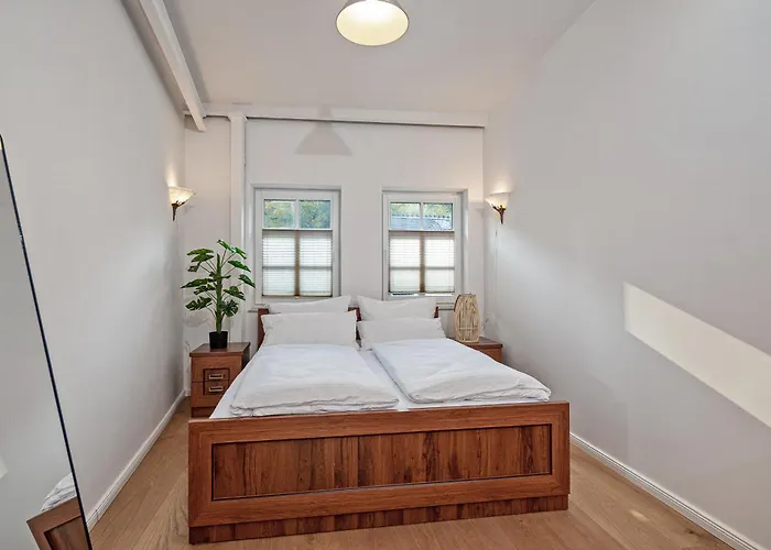 Luxuriöse Sandstein - 320 Qm - 7 Räume Villa *