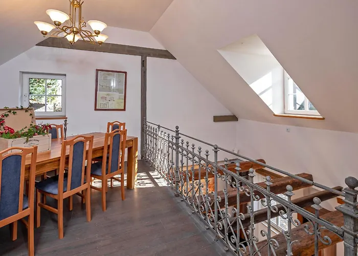 Villa Luxuriöse Sandstein - 320 Qm - 7 Räume