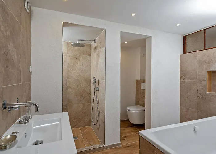 Villa Luxuriöse Sandstein - 320 Qm - 7 Räume