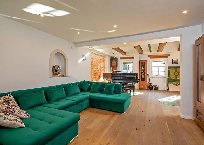 Luxurioese Sandstein - 320 Qm - 7 Raeume