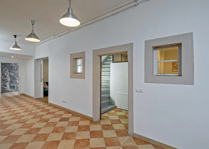 Luxurioese Sandstein - 320 Qm - 7 Raeume