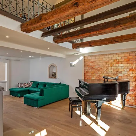 Villa Luxurioese Sandstein - 320 Qm - 7 Raeume *