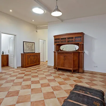 Luxurioese Sandstein - 320 Qm - 7 Raeume * Dresden